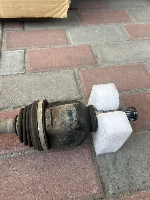 Напівось  ліва Toyota Corolla E150