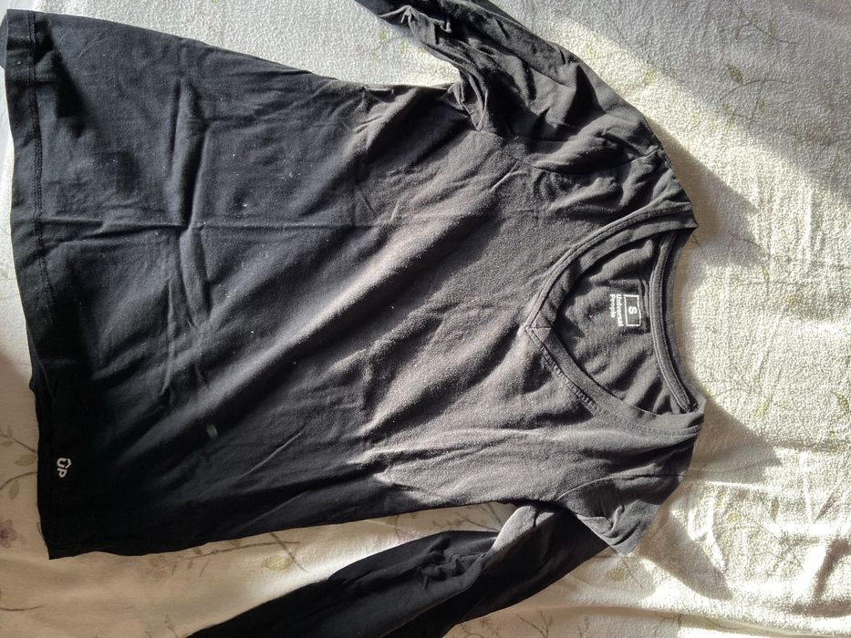 camisola simples preta (Decatlon]