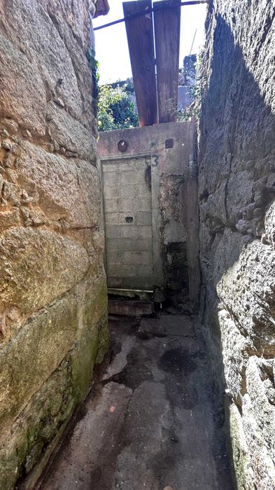 Terreno com Casa antiga edificada