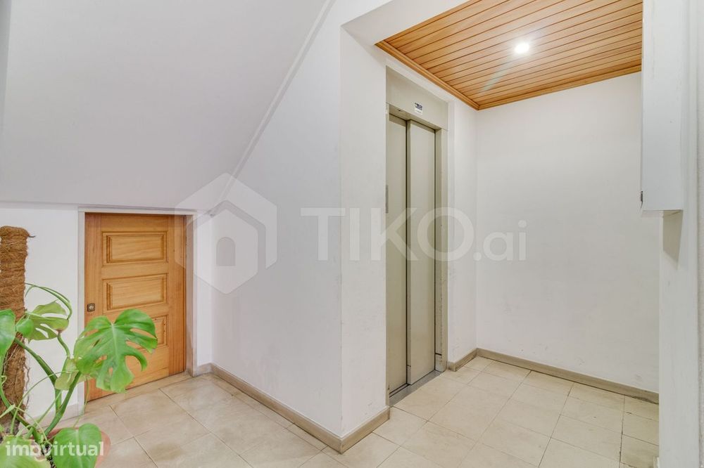 T4 com 209 m², vista 360º, sol todo o dia e garagem de 78 m² | Corroio