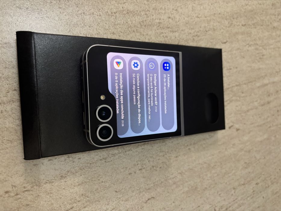 Samsung Galaxy Z Flip 6 | 512GB | Garantia UE | Ecrã + Bateria Novos