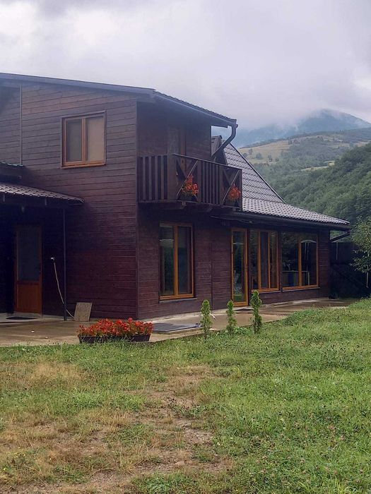 Відпочинок у Карпатах Котедж "Світлана"
