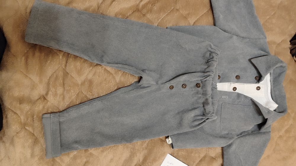 Костюм на хлопчика одягали 1 раз на рік!