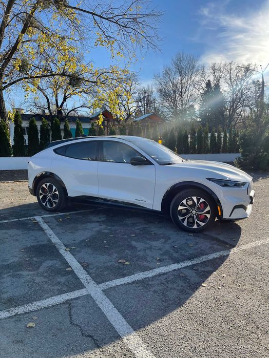 Електромобіль Mustang mach-e