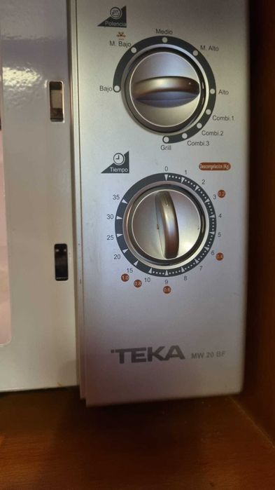 Microondas TEKA MW20BF - como novo