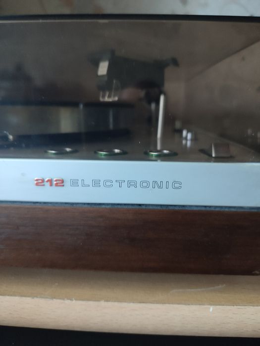 Виниловой проигрыватель philips.