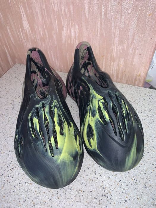 Мужские кроссовки, тапочки Adidas Yeezy Foam RNNR MX Carbon. 42р. 27см
