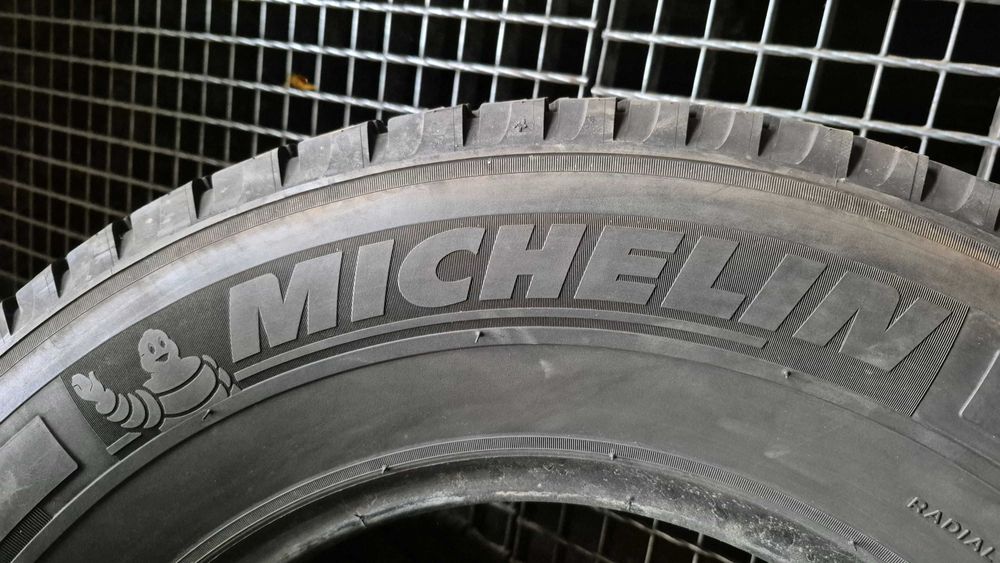 MICHELIN AGILIS Camping 225/75R16C  7,5mm.