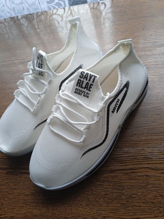 Кросівки чоловічі сітка, нові дуже легенькі та зручні 43 розмір.