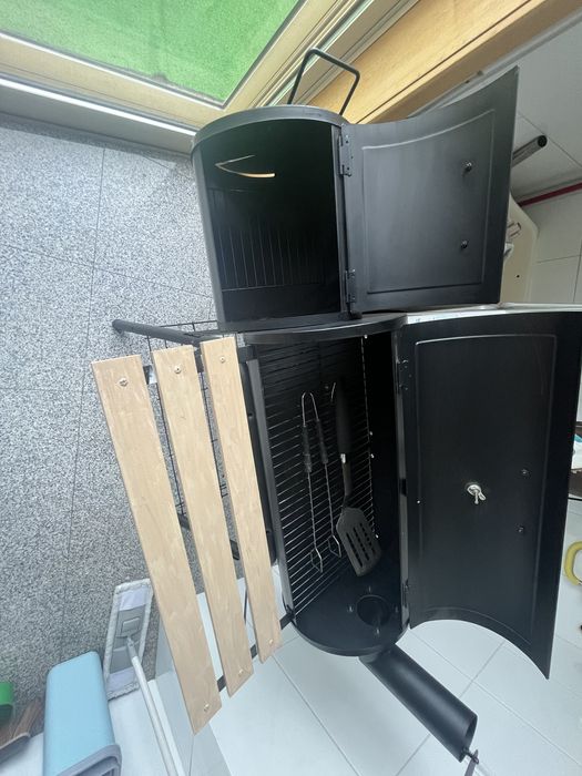 Fogareiro a Carvão com Termômetro e Rodas Preto