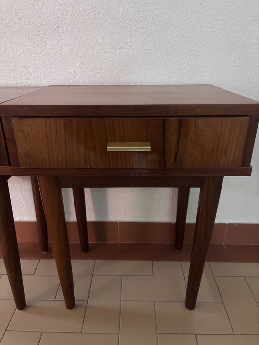 Par de Mesas de Cabeceira Vintage - Estilo Mid-Century Modern