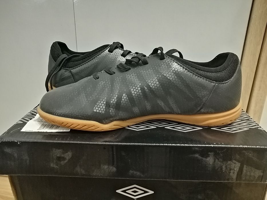 Umbro Velocita VI Club , buty halowe 38,5 Okazja