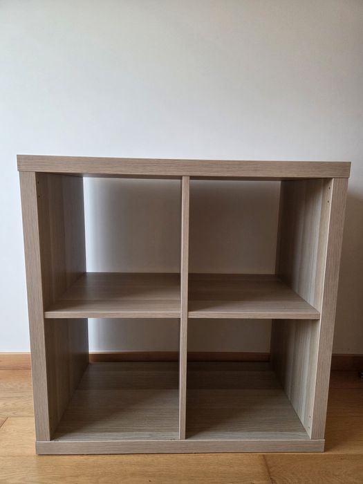 Estanta de madeira do IKEA