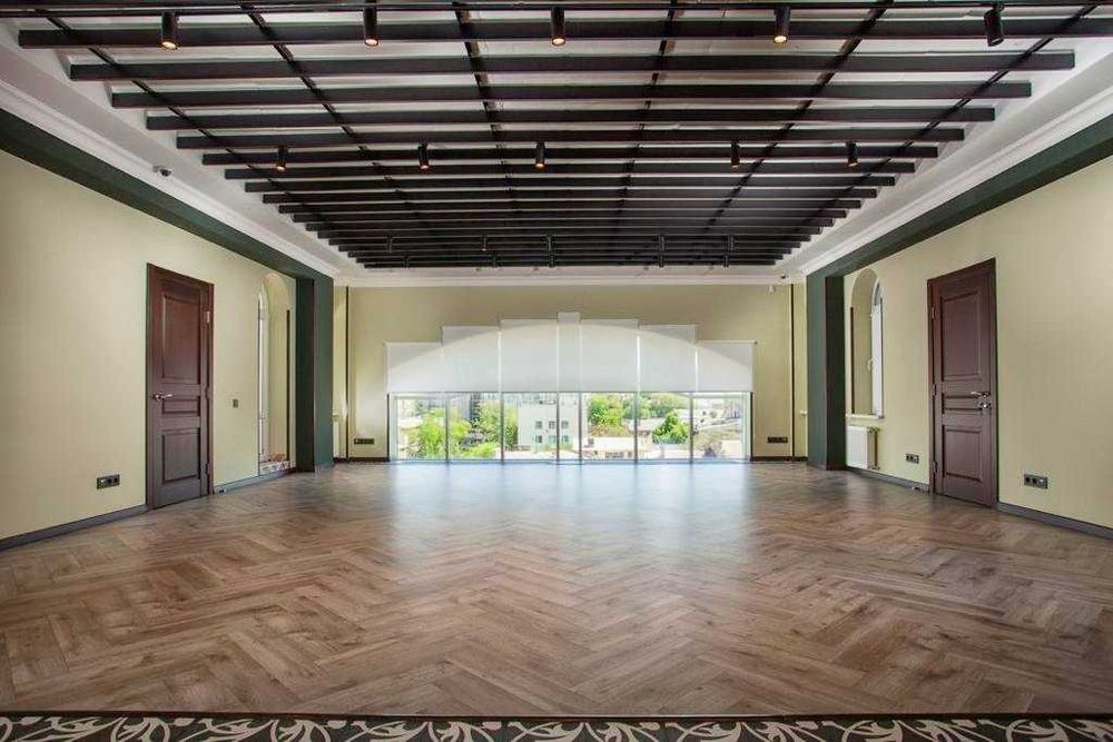 Красивый офис в центре, 140 м2. Новый дом. Терраса.