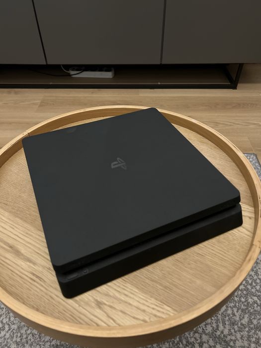 Konsola PS4 Slim 1TB - 2x pady + gry w zestawie