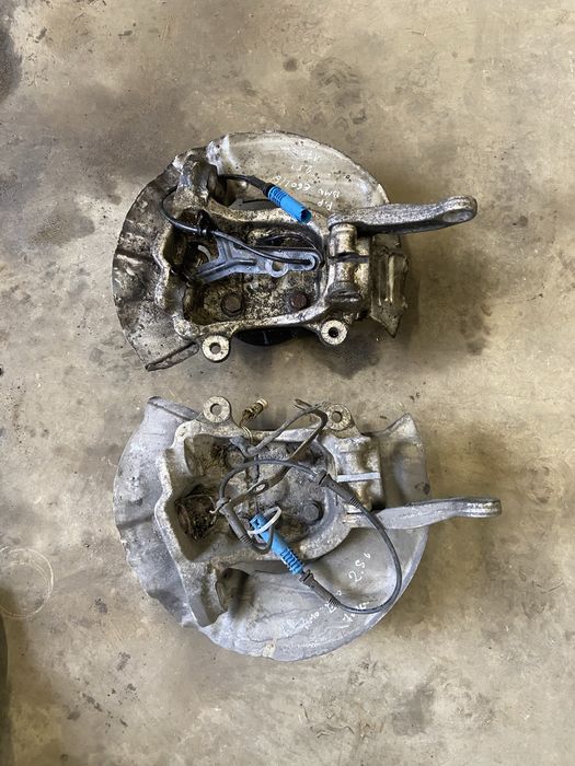 Zwrotnica Lewa prawa BMW e60 e61 przód zwrotnica wahacz