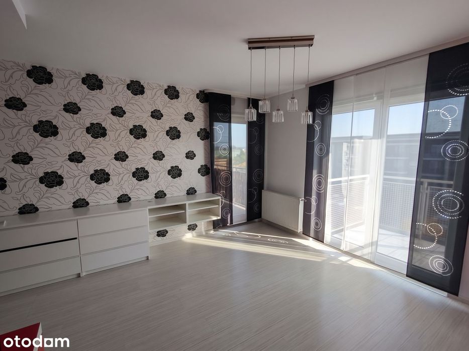 Dwa pokoje, 47 m² w centrum Siechnic – balkon i loggia plus garaż.