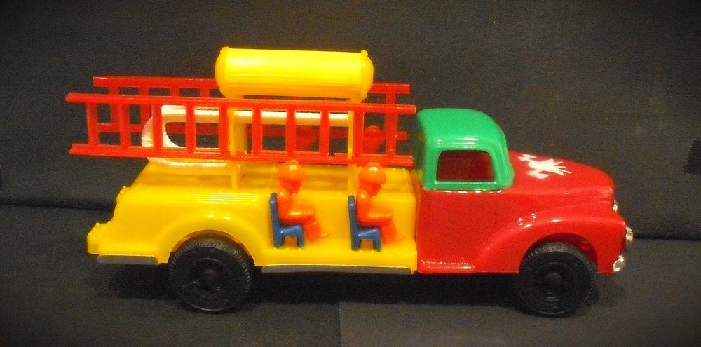 Carro de bombeiros antigo da PEPE