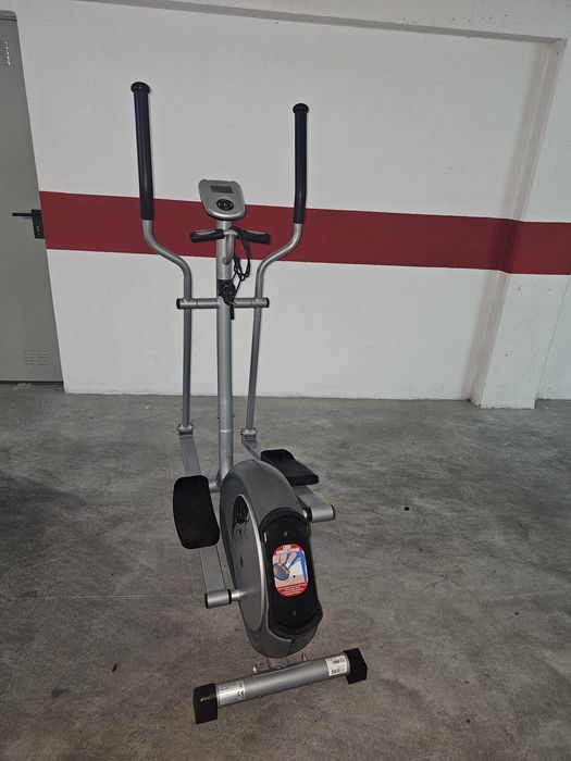 Máquina Elíptica de Ginásio (Excelente Estado) – Ideal para Casa