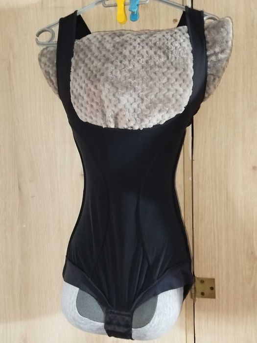 Body korygujące Sweter Nothings.