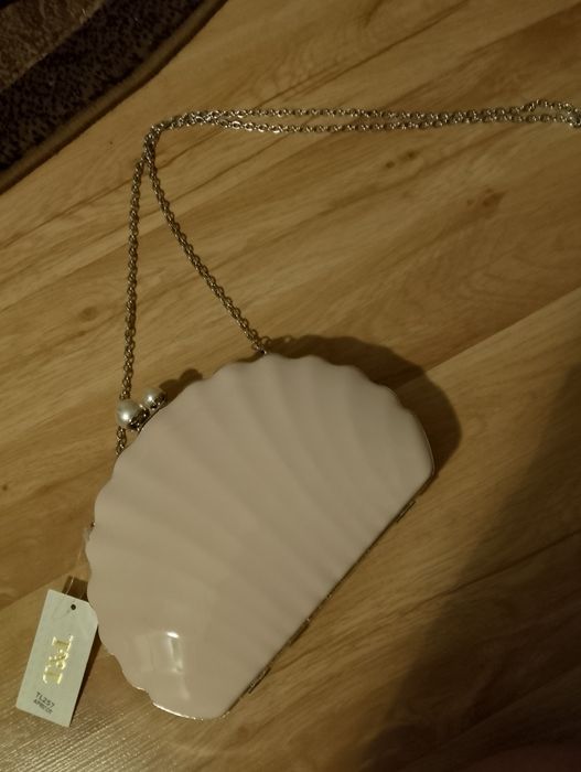 Nowa elegancka kopertówka muszla