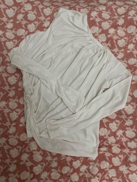 Кофта белая.
