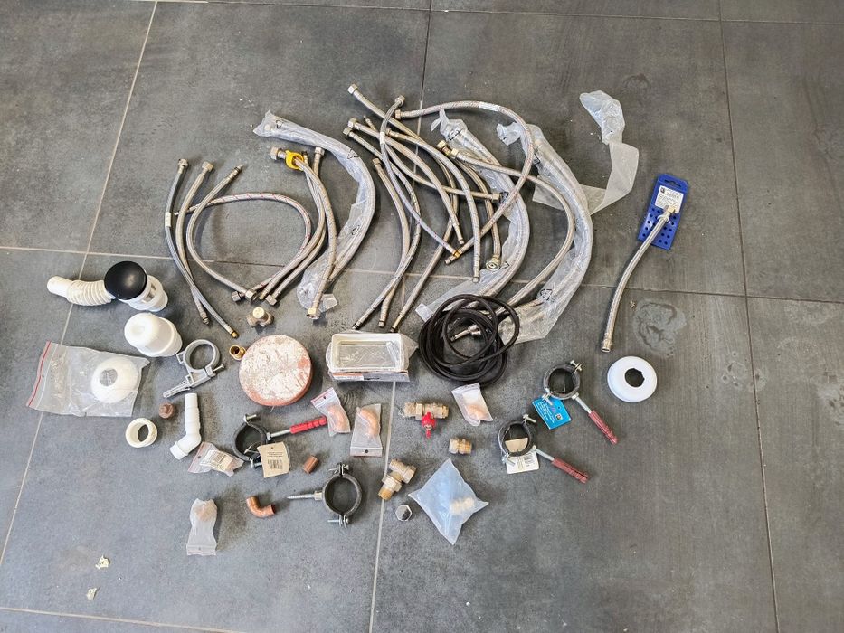 Pozostałości po budowie armatura wodna