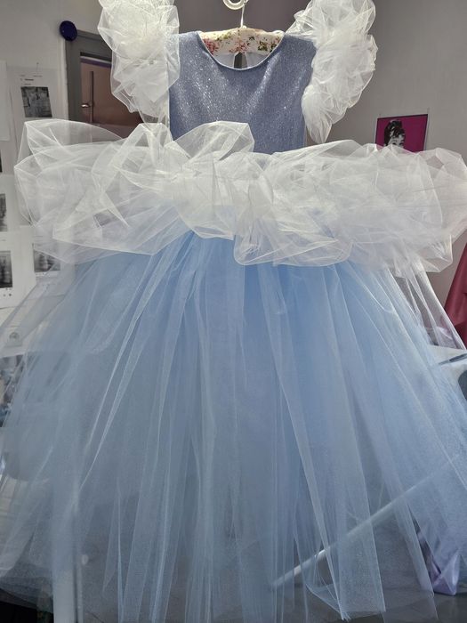 Сукня на дівчинку 5-6 рокiв золушка блакитне голубе