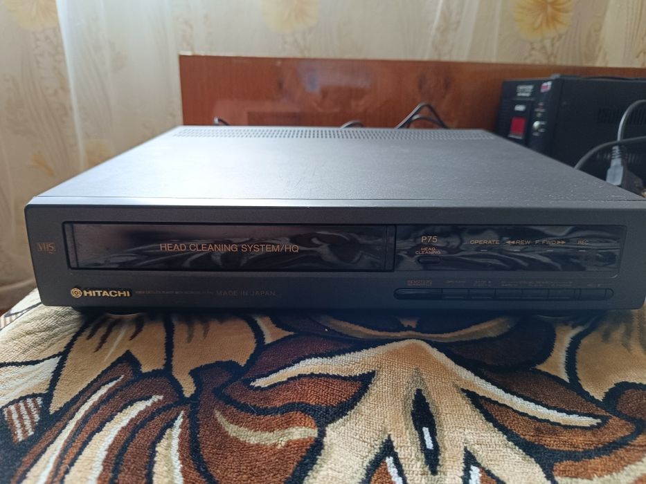 Відеомагнітофон HITACHI