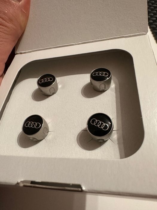 80a071215 Ауді Audi Ковпачки на ніпелі колісних дисків на вентилі Audi