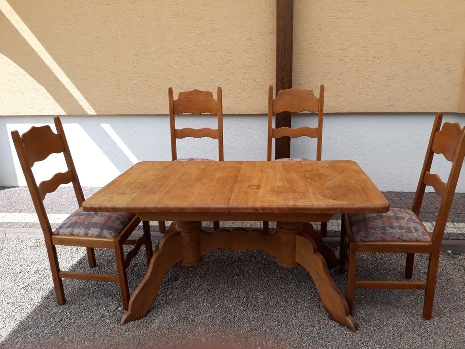 Stół dębowy z krzesłami