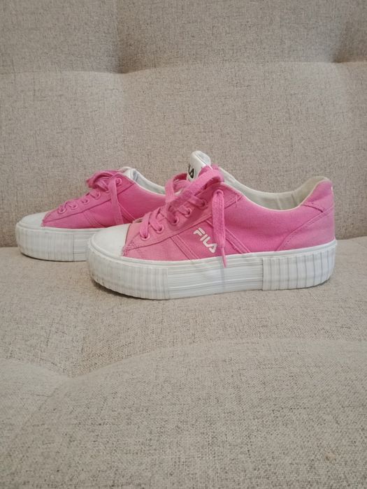 Buty tekstylne marki Fila rozm 38,5 na grubej podeszwie