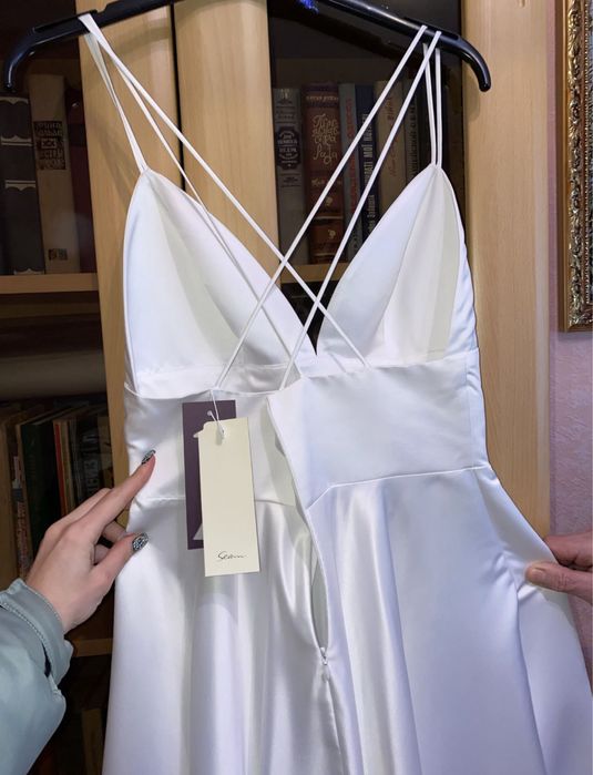 Продаю сукню