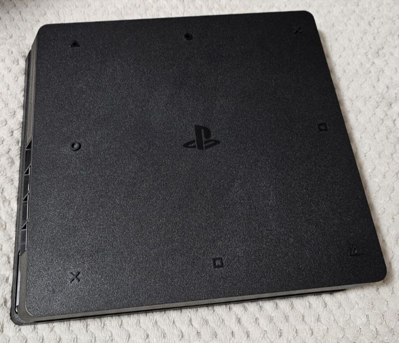 PlayStation 4 Slim 1TB новая + 5игр