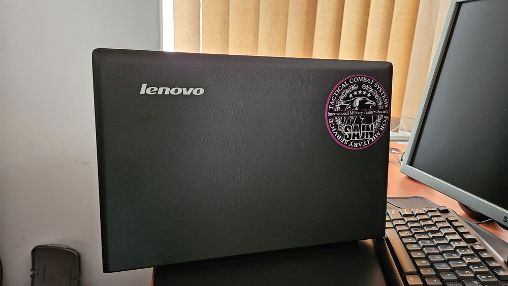 Laptop Lenovo ideapad  procesor Intel i3, karta graficzna Radeon