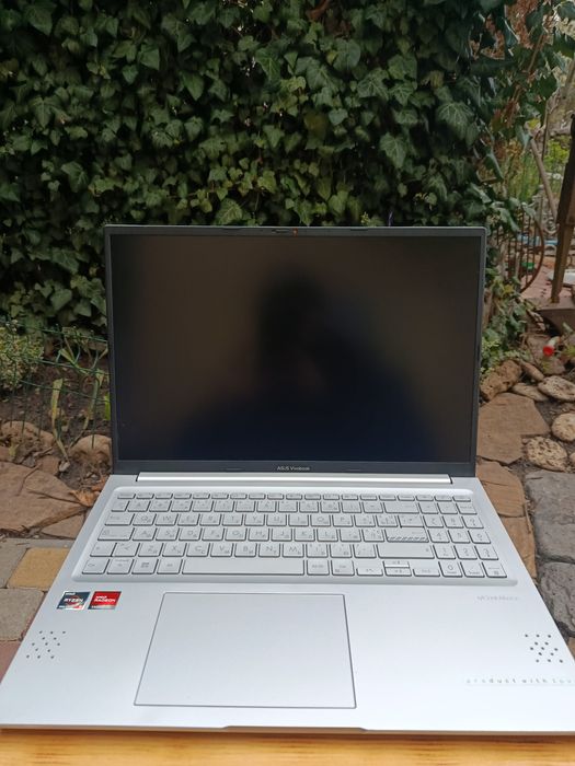 Ноутбук ASUS Vivobook 16 дюймів з процессором ryzen 5600H