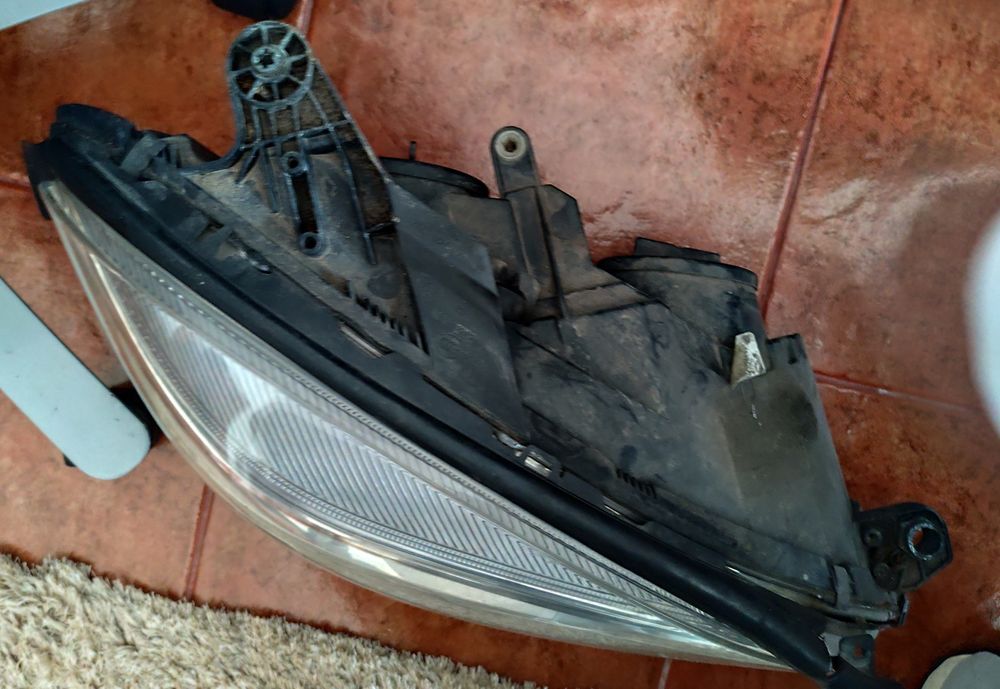 Mercedes W204 óptica lado passageiro halógeneo