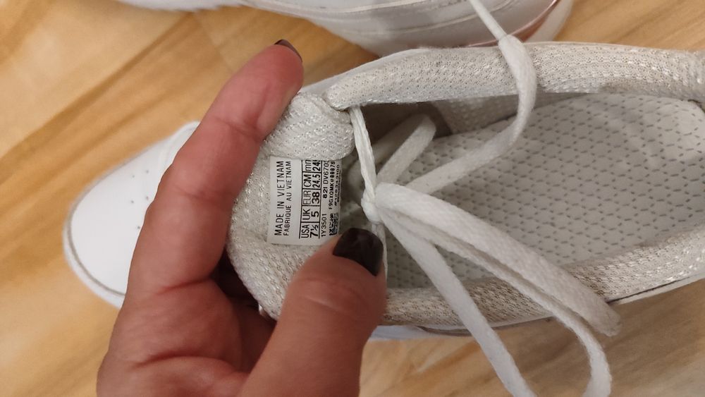 Buty Reebok białe.