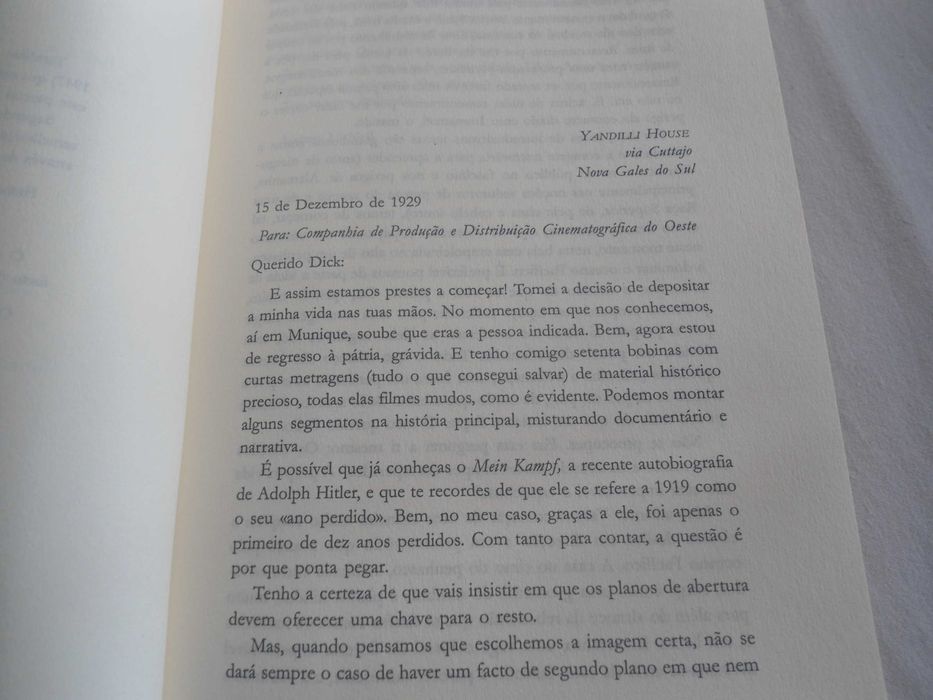 O Dia em que Hitler foi lá a casa por Rodney Hall