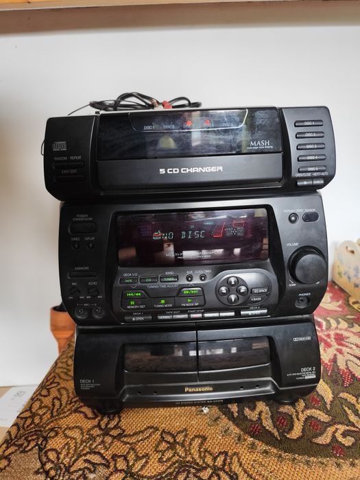 Wieża Panasonic na  5 CD + 2 kasety  z kolumnami