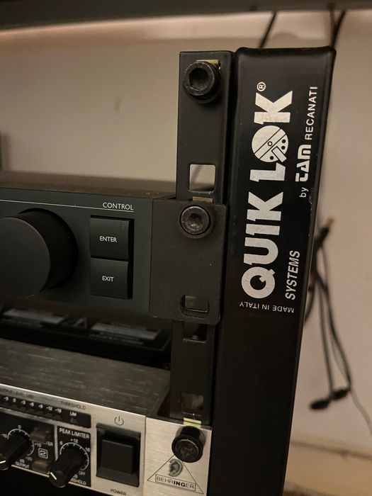 Rack Audio 19" 14U QuikLok