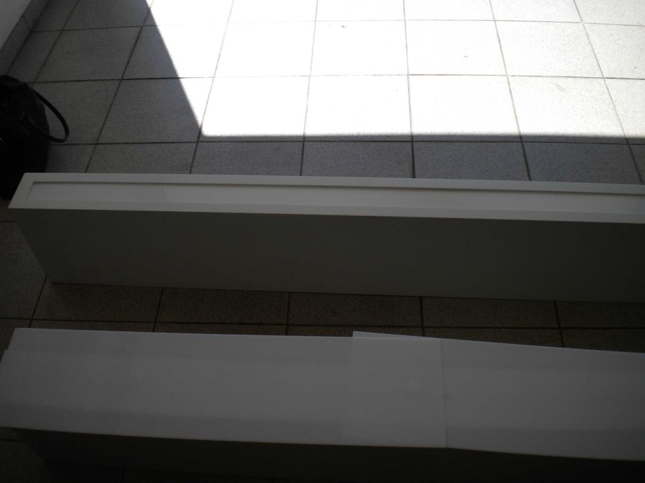 Prateleiras em MDF, em branco, com possibilidade de iluminação
