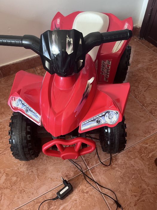 Carro elétrico infantil de brincar