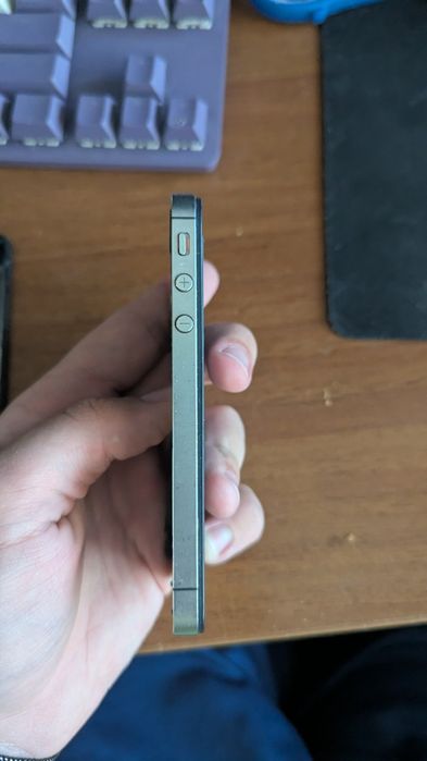 iPhone 4S 16 ГБ не працює