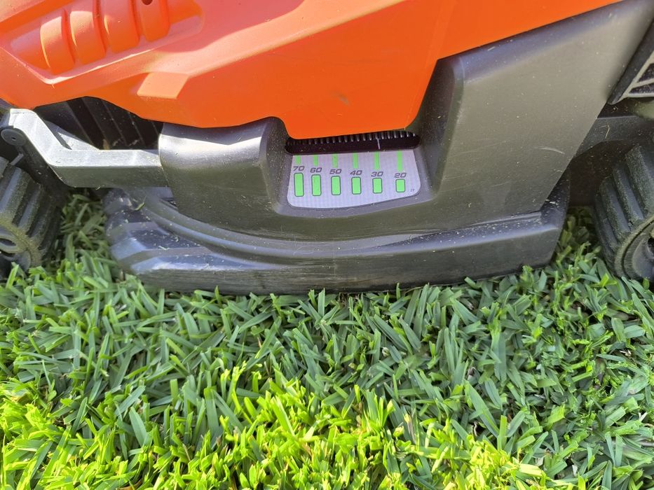 Corta-relva elétrico