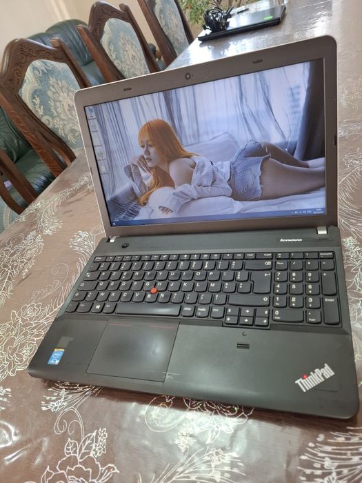 Ігровий бізнес класса,4 ядерний ноутбук,2 гіговою відяхою,500gb hdd,8 gb oзу,нова батарея,
