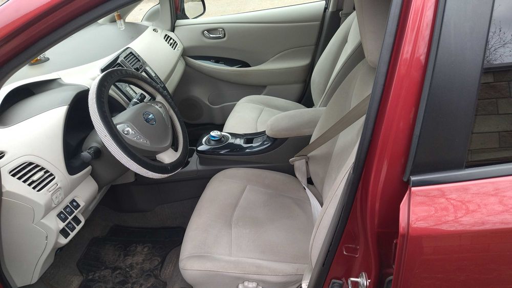 Електромобіль Nissan leaf