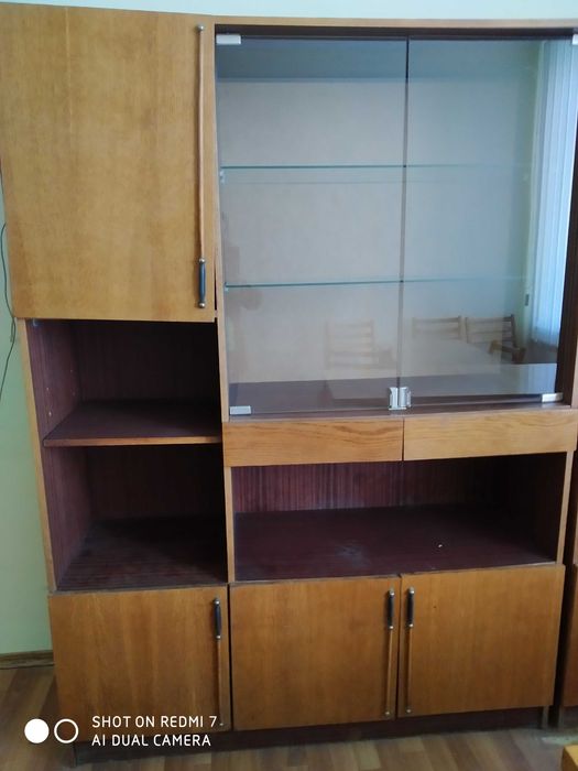 Продам офісні меблі: шафи, столи, стільці, вішалку для одягу