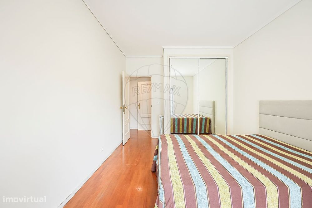 Apartamento T4 para arrendamento