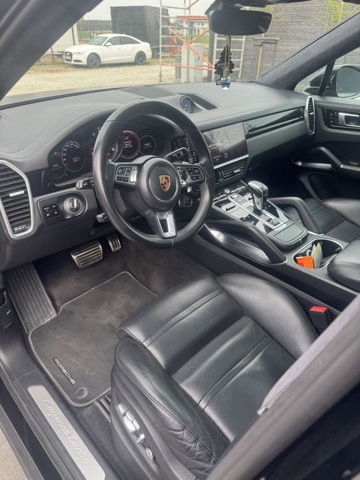 Porsche Cayanne Turbo  Ponad 700 Km